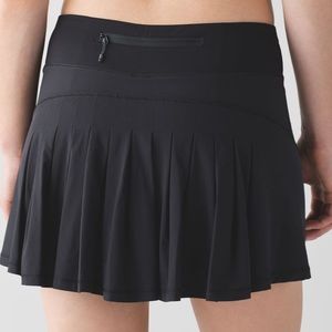 Lululemon Circuit Breaker Skirt (Tall)
Black Size 4 Tall